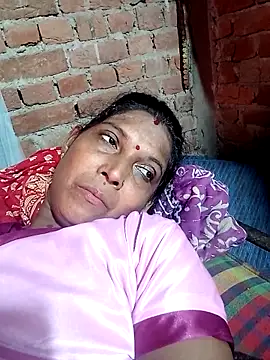 Snapshot of Savita992 chatting on 10.08.25 Savita992 online show from 10.08.25