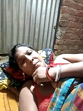 Snapshot of Savita992 chatting on 10.08.25 Savita992 online show from 10.08.25