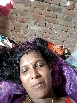 Snapshot of Savita992 chatting on 10.10.25 Savita992 online show from 10.10.25