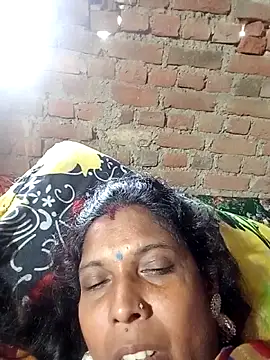 Snapshot of Savita992 chatting on 10.11.25 Savita992 online show from 10.11.25