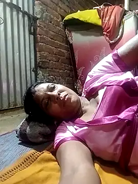 Snapshot of Savita992 chatting on 10.11.25 Savita992 online show from 10.11.25