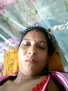 Snapshot of Savita992 chatting on 10.14.25 Savita992 online show from 10.14.25