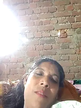 Snapshot of Savita992 chatting on 10.15.25 Savita992 online show from 10.15.25