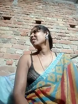 Snapshot of Savita992 chatting on 10.16.25 Savita992 online show from 10.16.25