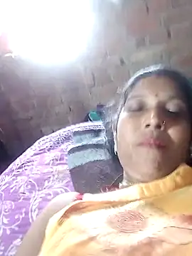 Snapshot of Savita992 chatting on 10.18.25 Savita992 online show from 10.18.25