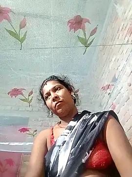 Snapshot of Savita992 chatting on 10.18.25 Savita992 online show from 10.18.25