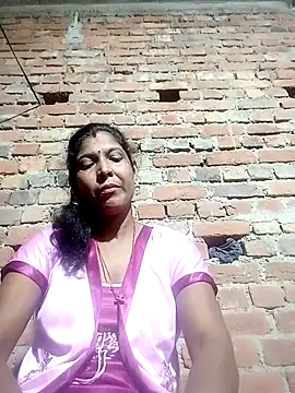 Snapshot of Savita992 chatting on 10.19.25 Savita992 online show from 10.19.25