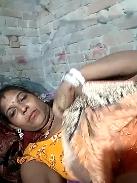 Snapshot of Savita992 chatting on 10.20.25 Savita992 online show from 10.20.25