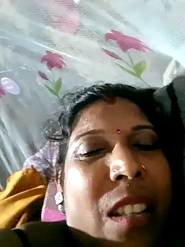 Snapshot of Savita992 chatting on 10.22.25 Savita992 online show from 10.22.25