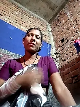 Snapshot of Savita992 chatting on 10.28.25 Savita992 online show from 10.28.25