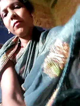 Snapshot of Savita992 chatting on 10.29.25 Savita992 online show from 10.29.25