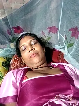 Snapshot of Savita992 chatting on 10.30.25 Savita992 online show from 10.30.25