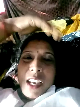 Snapshot of Savita992 chatting on 10.31.25 Savita992 online show from 10.31.25