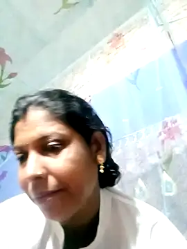 Snapshot of Savita992 chatting on 11.04.25 Savita992 online show from 11.04.25
