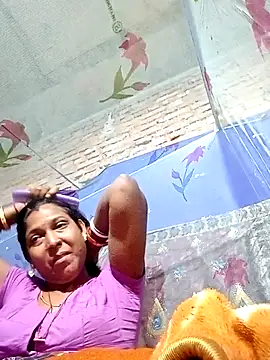 Snapshot of Savita992 chatting on 12.13.25 Savita992 online show from 12.13.25