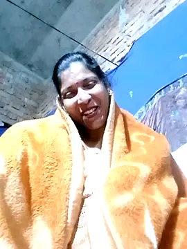 Snapshot of Savita992 chatting on 12.15.25 Savita992 online show from 12.15.25