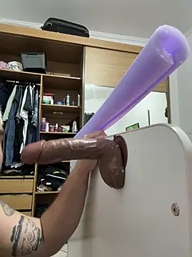 Brsecretbear online show from 02.04.26