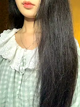 Snapshot of Nhinhi18 chatting on 12.14.25 Nhinhi18 online show from 12.14.25