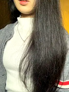 Snapshot of Nhinhi18 chatting on 12.15.25 Nhinhi18 online show from 12.15.25