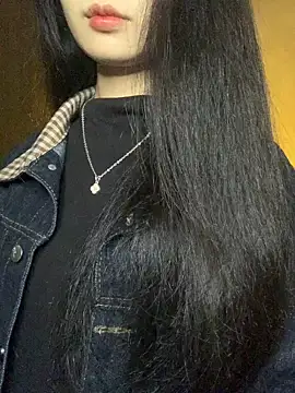 Snapshot of Nhinhi18 chatting on 12.18.25 Nhinhi18 online show from 12.18.25