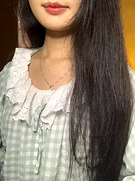 Snapshot of Nhinhi18 chatting on 12.20.25 Nhinhi18 online show from 12.20.25