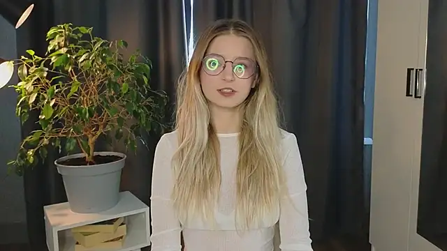 Snapshot of zegoii chatting on 09.14.25 zegoii online show from 09.14.25