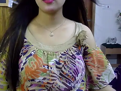 Snapshot of Obonti_2000 chatting on 10.22.25 Obonti 2000 online show from 10.22.25