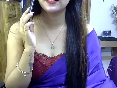 Snapshot of Obonti_2000 chatting on 10.28.25 Obonti 2000 online show from 10.28.25