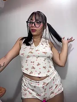 Snapshot of Maddy_w chatting on 06.18.26 Maddy w online show from 06.18.26
