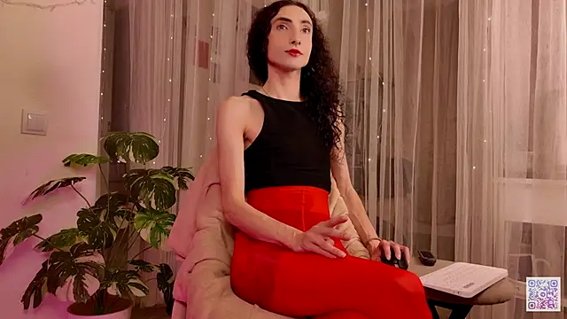 Snapshot of Queen_of_tease chatting on 10.27.25 Queen of tease online show from 10.27.25