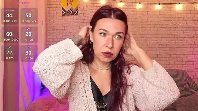 Snapshot of ReginaFoXXXy chatting on 12.19.25 ReginaFoXXXy online show from 12.19.25