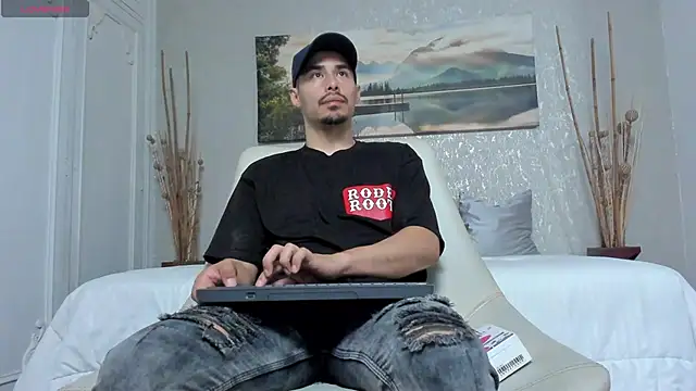 Snapshot of loghan_fox chatting on 09.24.25 loghan fox online show from 09.24.25