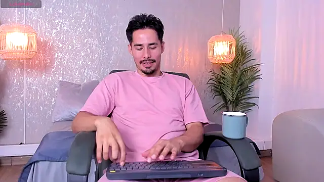 Snapshot of loghan_fox chatting on 09.28.25 loghan fox online show from 09.28.25