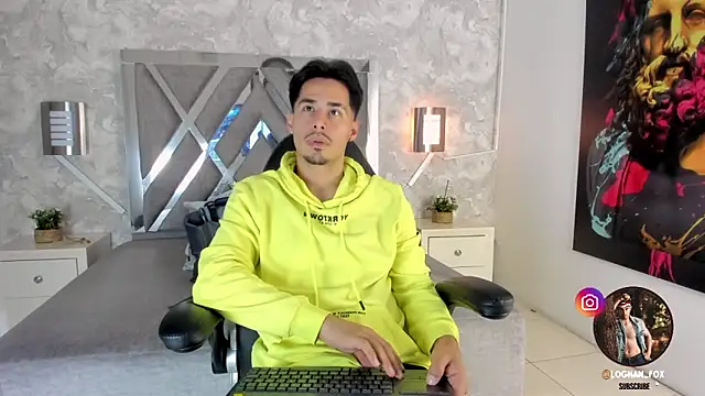 Snapshot of loghan_fox chatting on 10.08.25 loghan fox online show from 10.08.25