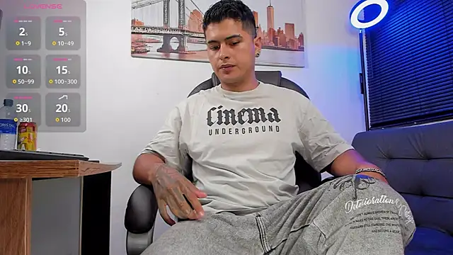 Snapshot of _Juanes chatting on 09.17.25 Juanes online show from 09.17.25