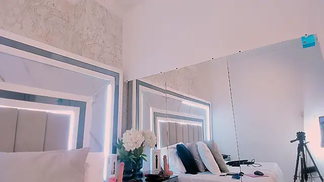 melodycharlotte online show from 12.04.25