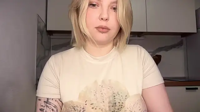 Snapshot of OpheliaRitz chatting on 12.14.25 OpheliaRitz online show from 12.14.25