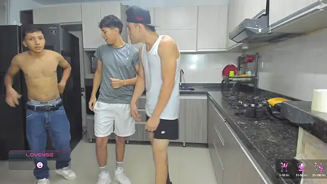 Snapshot of Crazymen_hot chatting on 09.23.25 Crazymen hot online show from 09.23.25