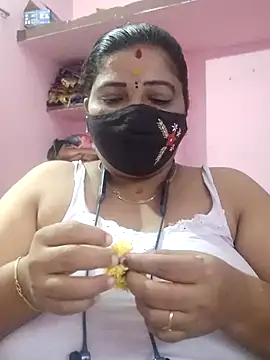 Snapshot of lathikaqueentamil chatting on 10.12.25 lathikaqueentamil online show from 10.12.25