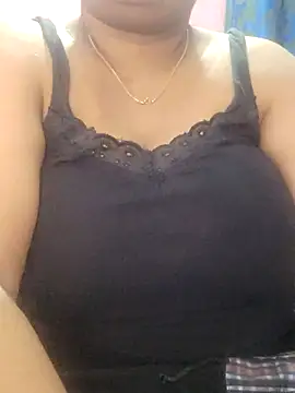 Snapshot of lathikaqueentamil chatting on 10.31.25 lathikaqueentamil online show from 10.31.25