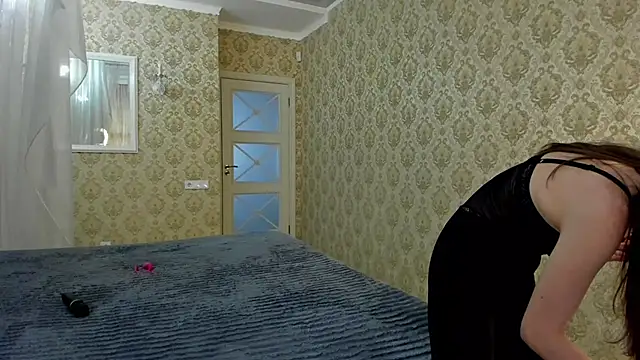 sofielovely  online show from 10.05.25