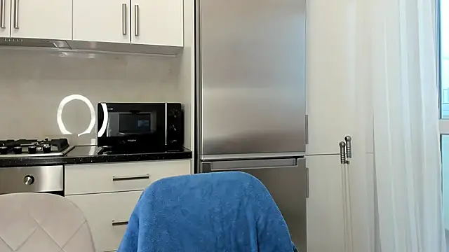 Snapshot of marylips chatting on 12.23.25 marylips online show from 12.23.25