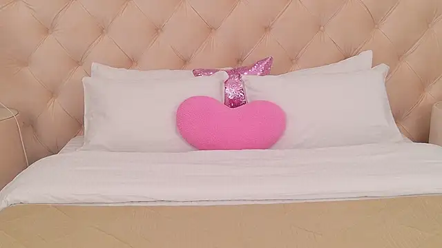 NoraHaynes online show from 01.18.26