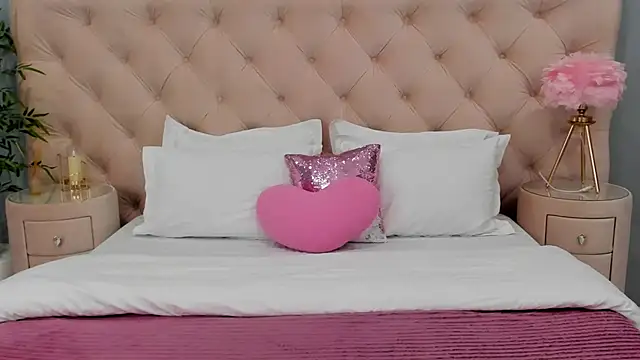 NoraHaynes online show from 02.01.26