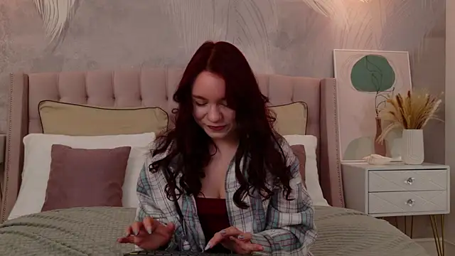 NoraHaynes online show from 06.10.26
