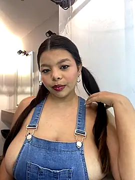 Snapshot of SiennaMonroe_ chatting on 09.15.25 SiennaMonroe  online show from 09.15.25