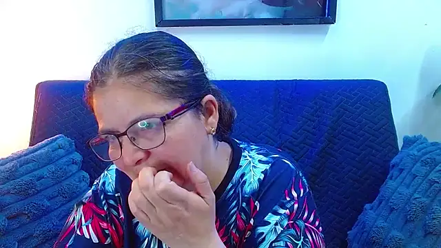 Snapshot of Linda_banks_ chatting on 09.09.25 Linda banks online show from 09.09.25