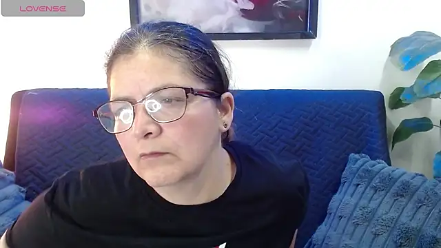 Snapshot of Linda_banks_ chatting on 10.11.25 Linda banks online show from 10.11.25