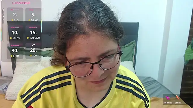 Snapshot of Linda_banks_ chatting on 10.15.25 Linda banks online show from 10.15.25