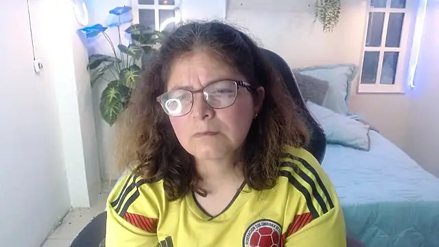 Snapshot of Linda_banks_ chatting on 10.18.25 Linda banks online show from 10.18.25